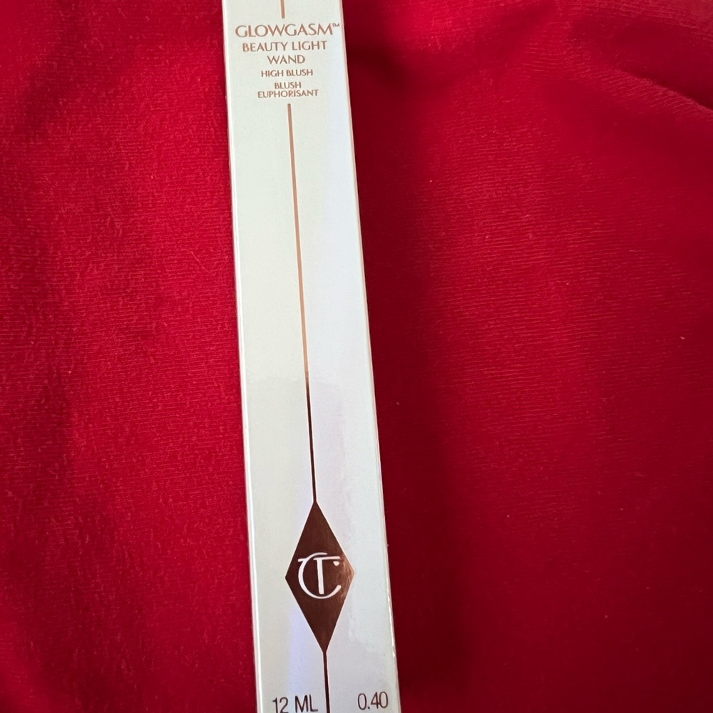 Charlotte Tilbury Peachy Pink Glow Wand - Shimmery Blush Stick